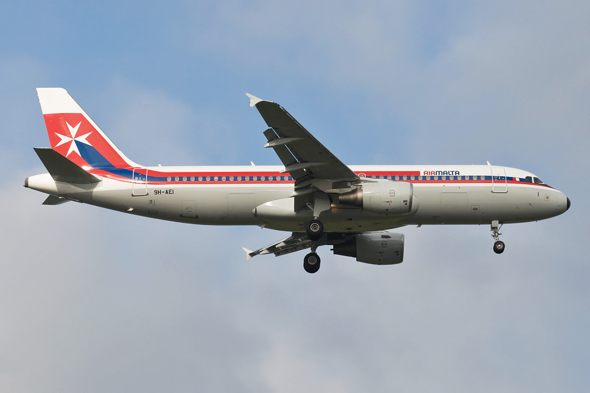 9H-AEI Air Malta Airbus A320-200 - Retro