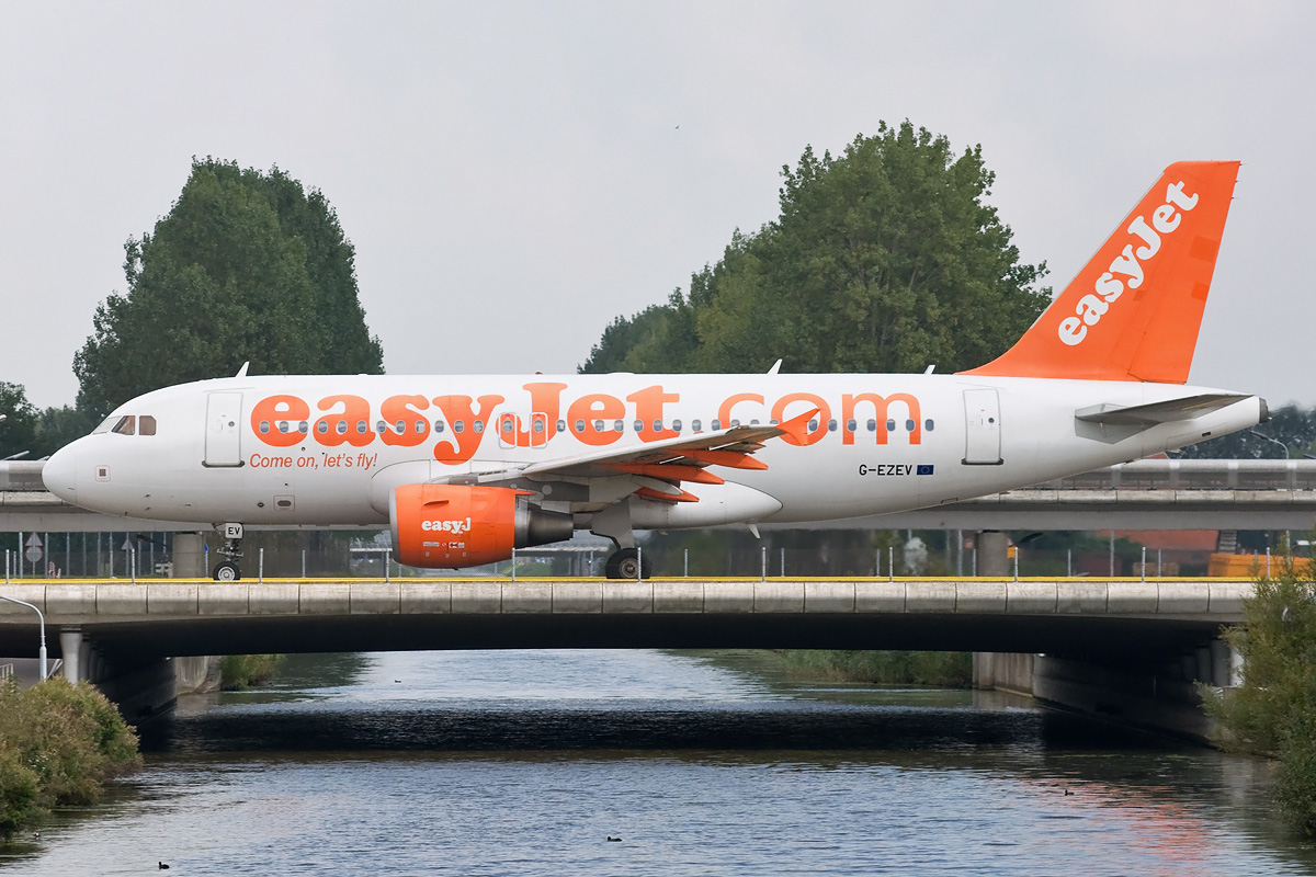 G-EZEV easyJet Airbus A319-100