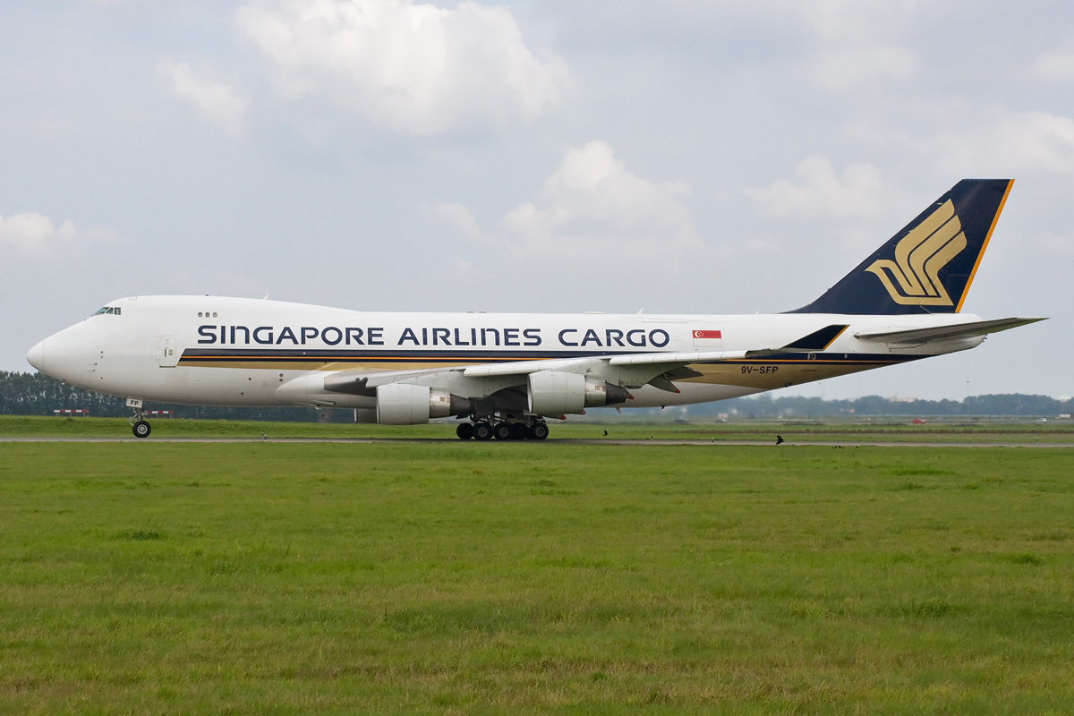 9V-SFP Singapore Airlines Cargo Boeing 747-400(F/SCD)