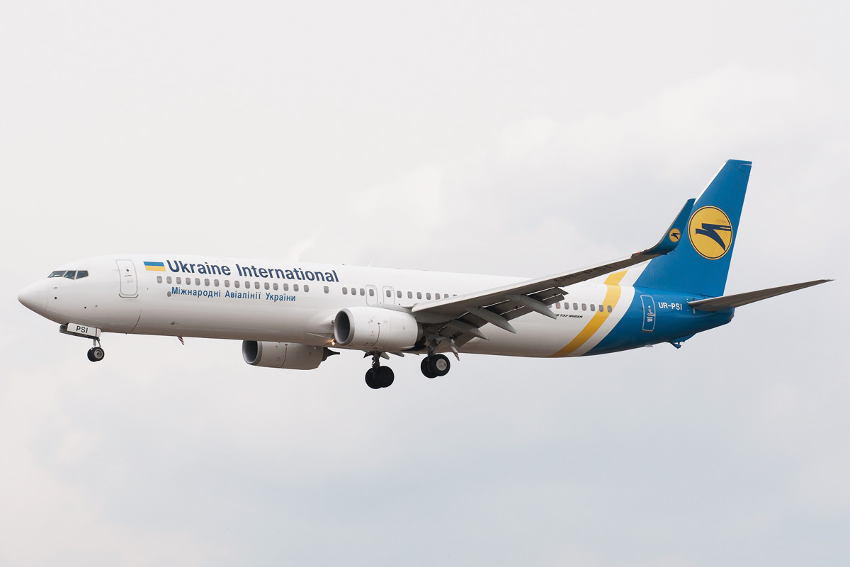UR-PSI Ukraine International Airlines Boeing 737-900(ER)