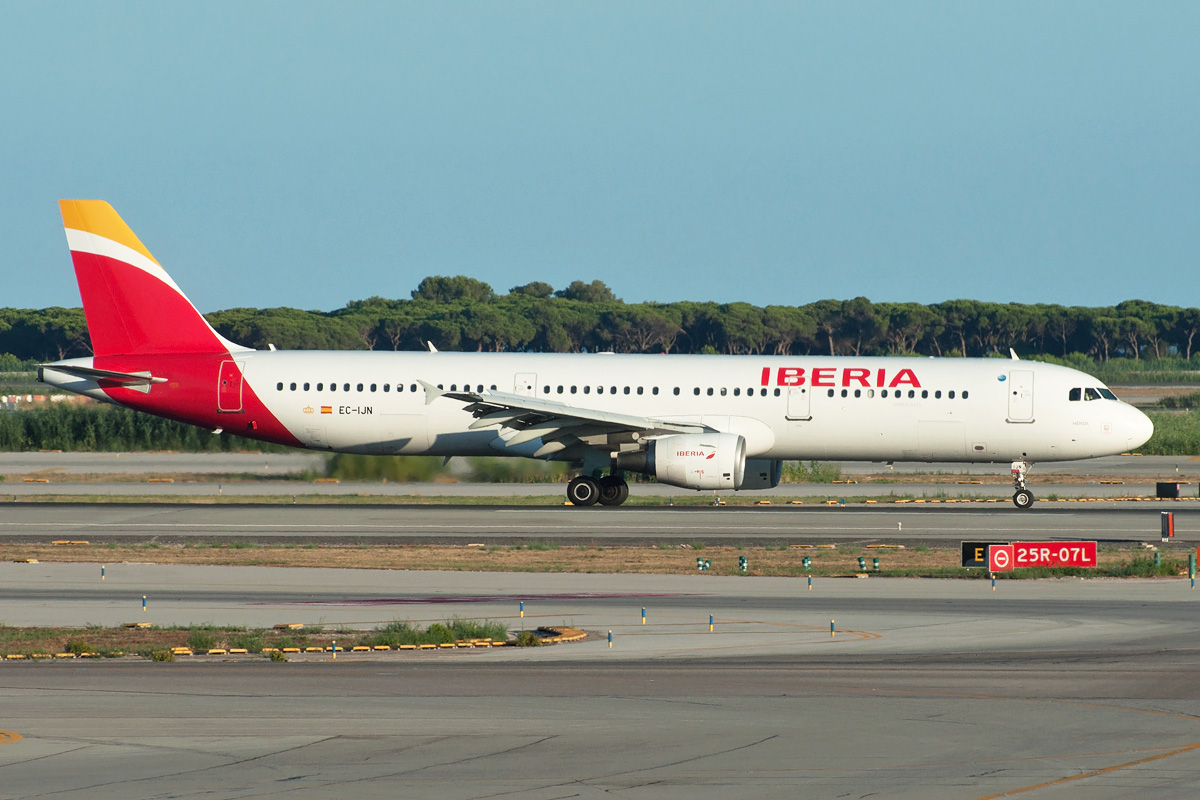 EC-IJN Iberia Airbus A321-200