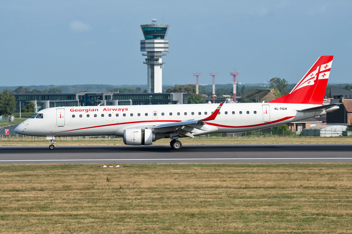 4L-TGH Airzena Georgian Airways Embraer ERJ-190