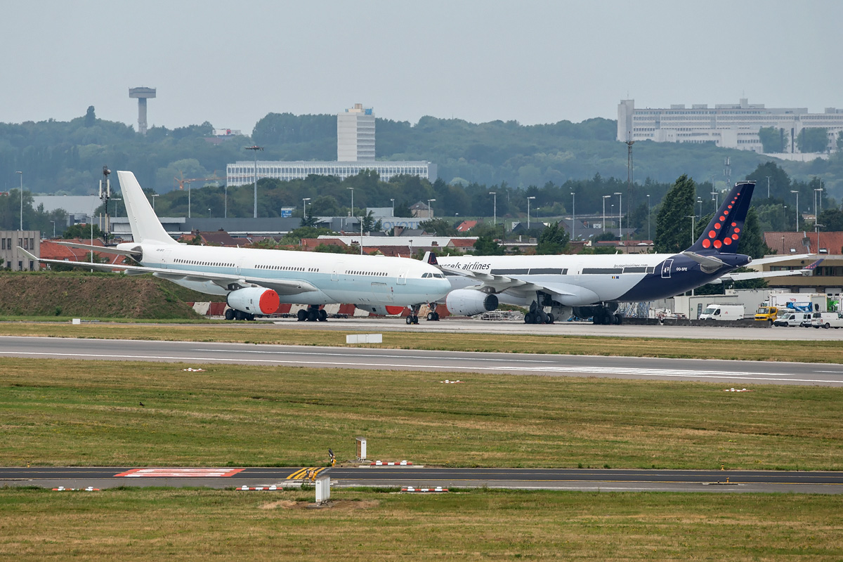 OO-SFD + OO-SFE Brussels Airlines Airbus A330-300