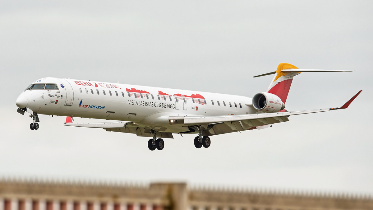 EC-MLO Air Nostrum Canadair CRJ1000