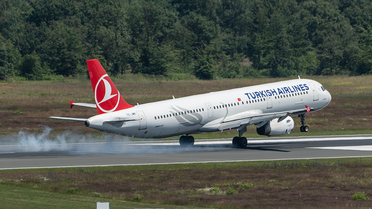 TC-JMK Turkish Airlines Airbus A321-200