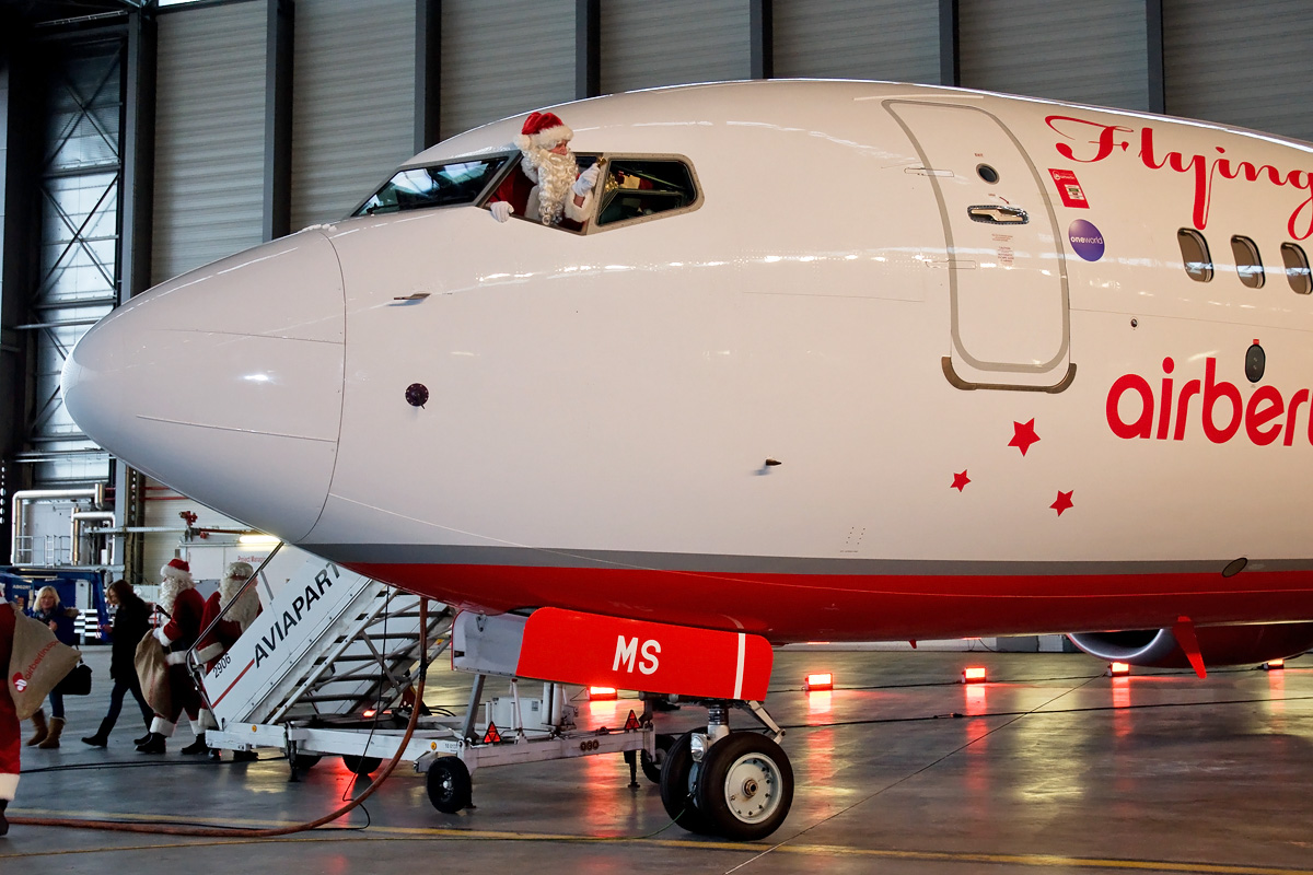 D-ABMS Air Berlin Boeing 737-800 in Christmas c/s