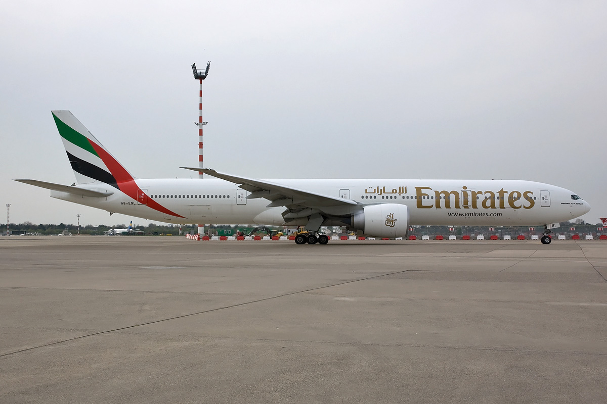 A6-ENL Emirates Boeing 777-300(ER)