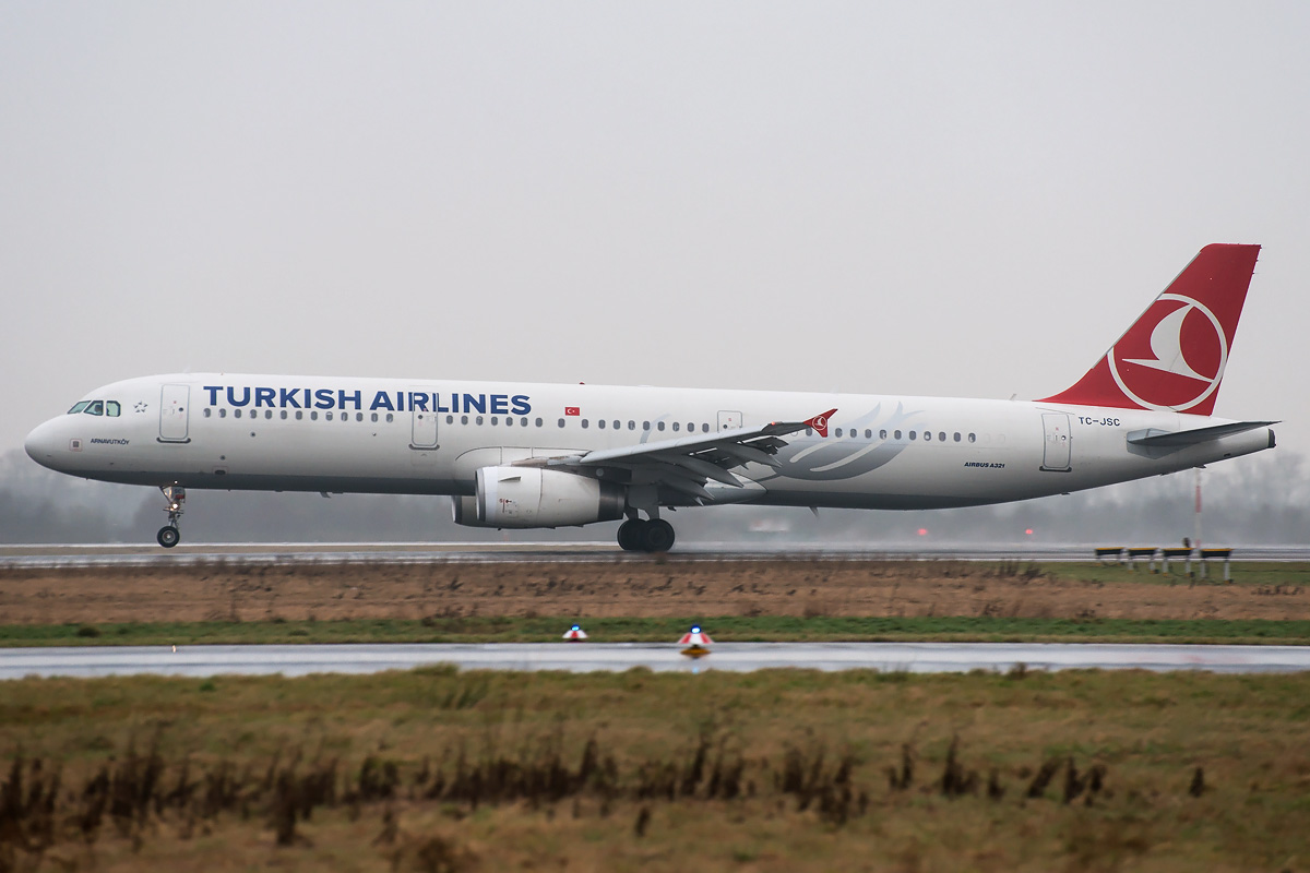 TC-JSC Turkish Airlines Airbus A321-200