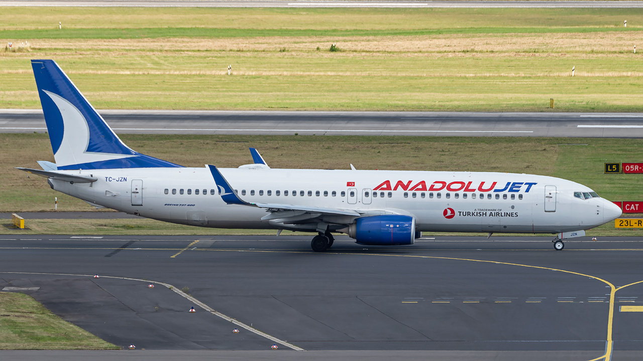 TC-JZN AnadoluJet Boeing 737-800