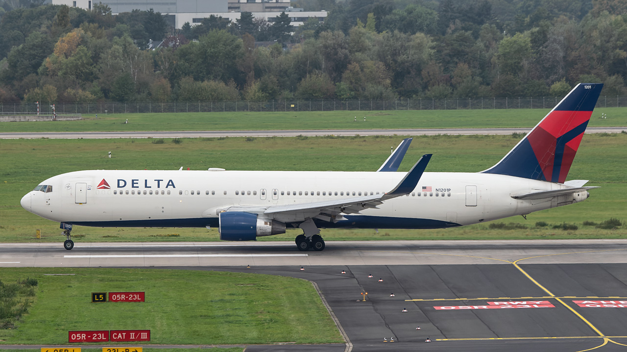 N1201P Delta Airlines Boeing 767-300(ER)