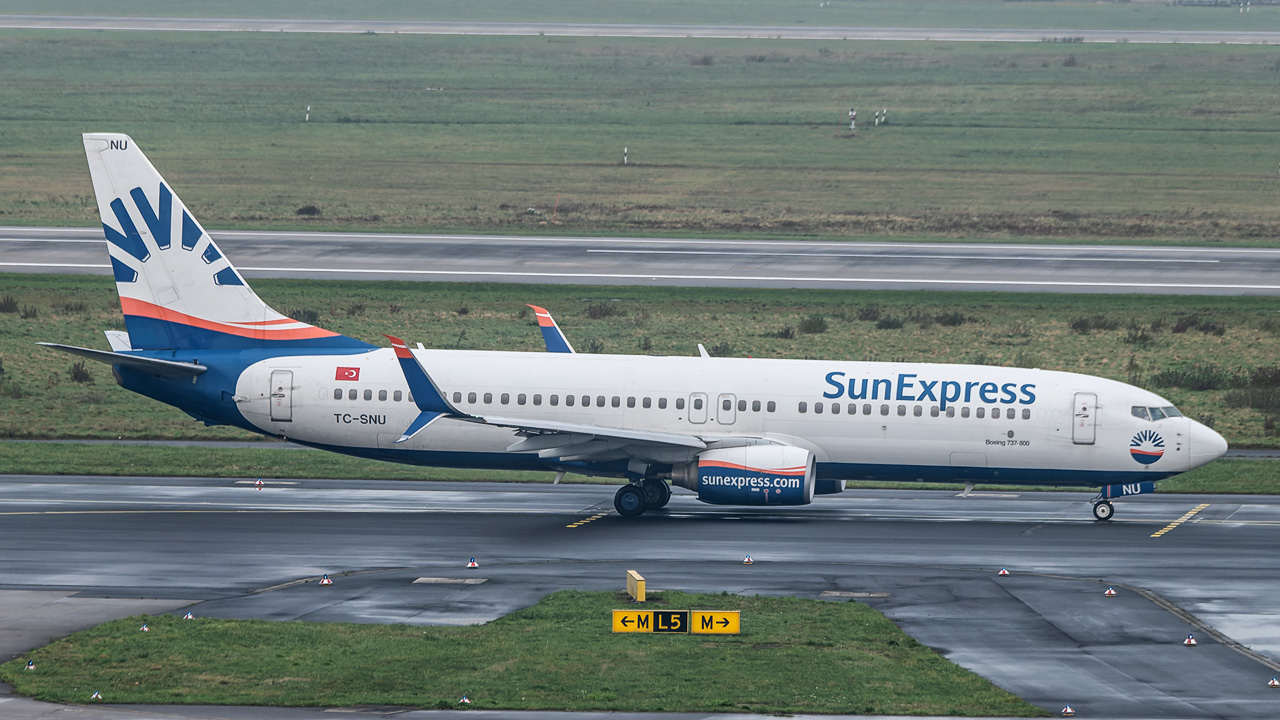 TC-SNU SunExpress Boeing 737-800