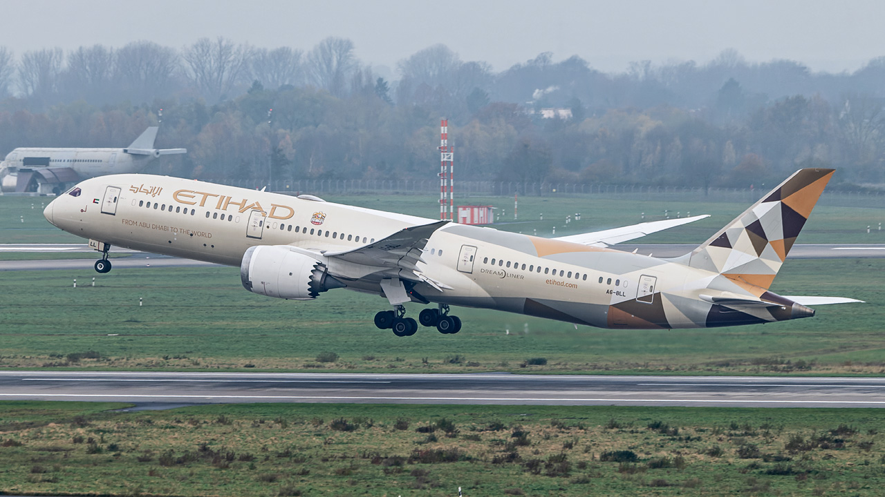 A6-BLL Etihad Airways Boeing 787-9