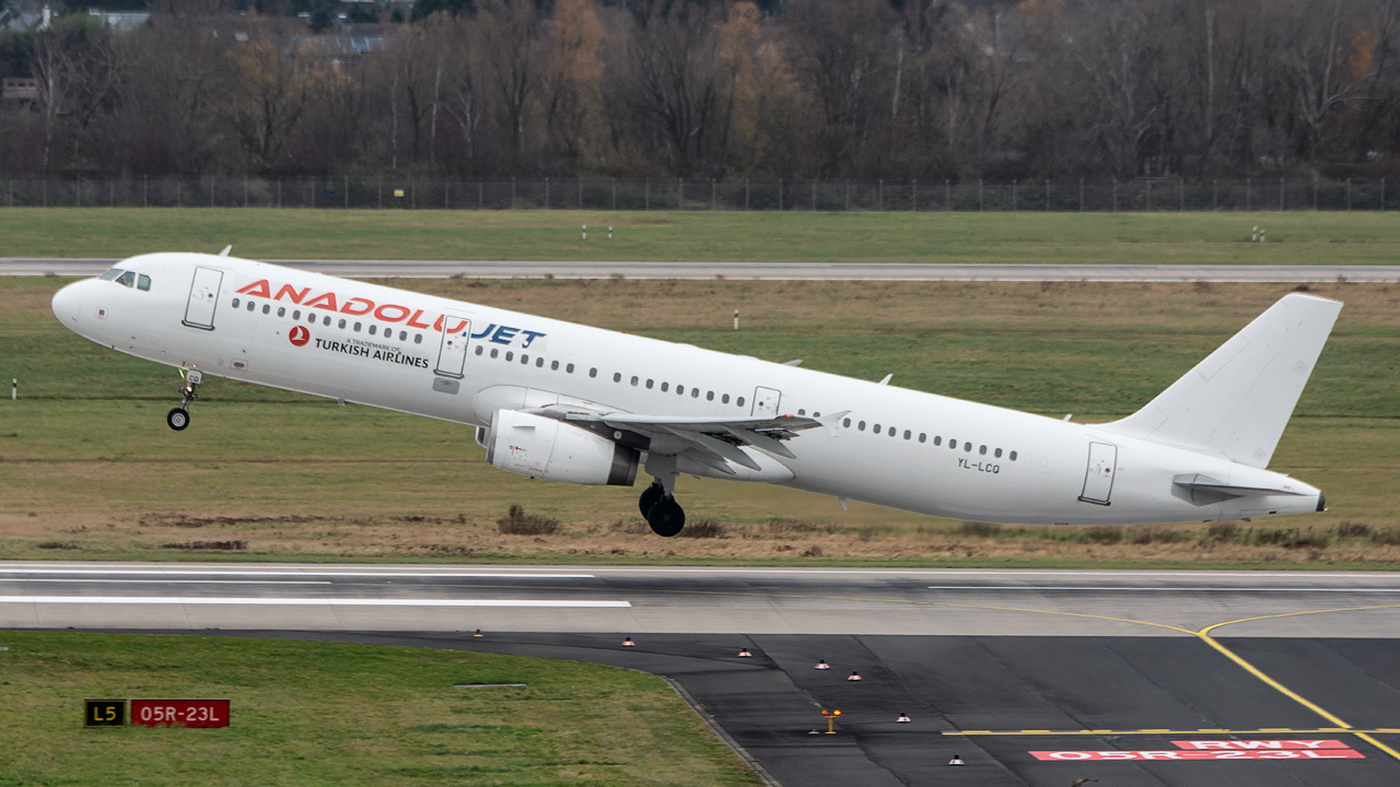 YL-LCQ AnadoluJet Airbus A321-200