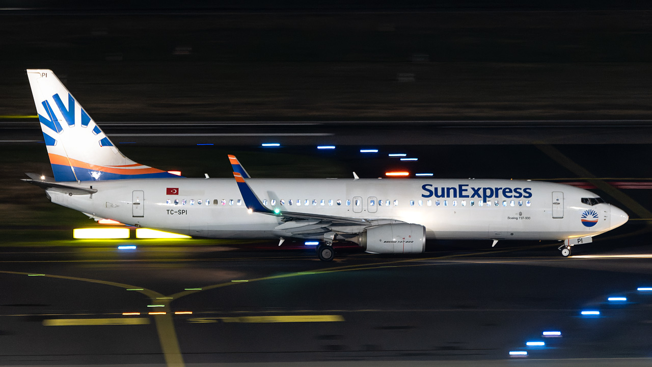 TC-SPI SunExpress Boeing 737-800