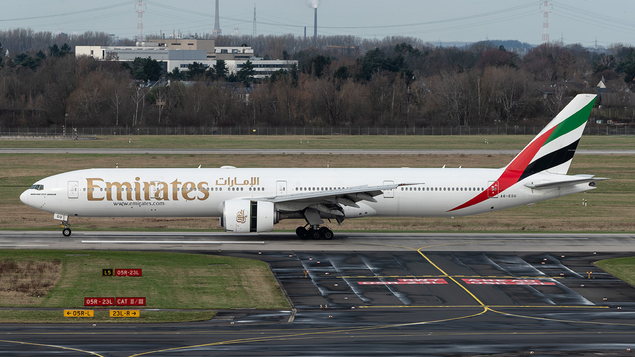 A6-EGU Emirates Boeing 777-300(ER)