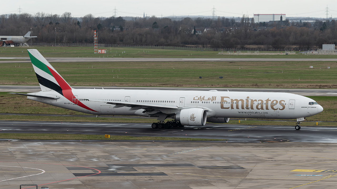 A6-EPJ Emirates Boeing 777-300(ER)