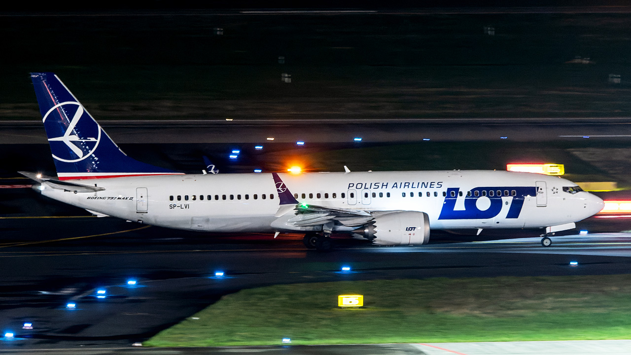 SP-LVI LOT Polish Airlines Boeing 737 MAX 8