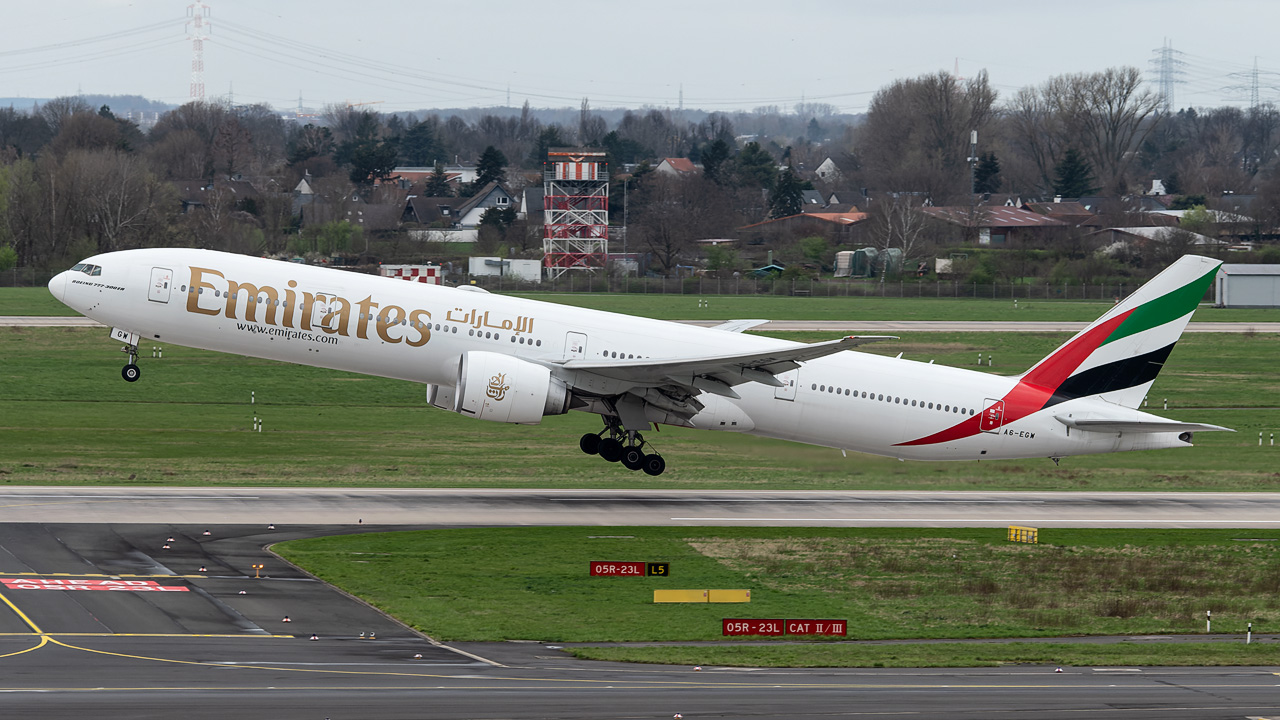 A6-EGW Emirates Boeing 777-300(ER)