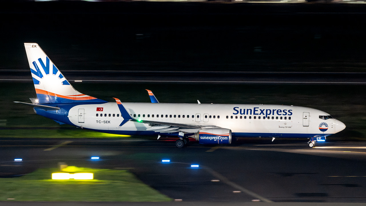 TC-SEK SunExpress Boeing 737-800