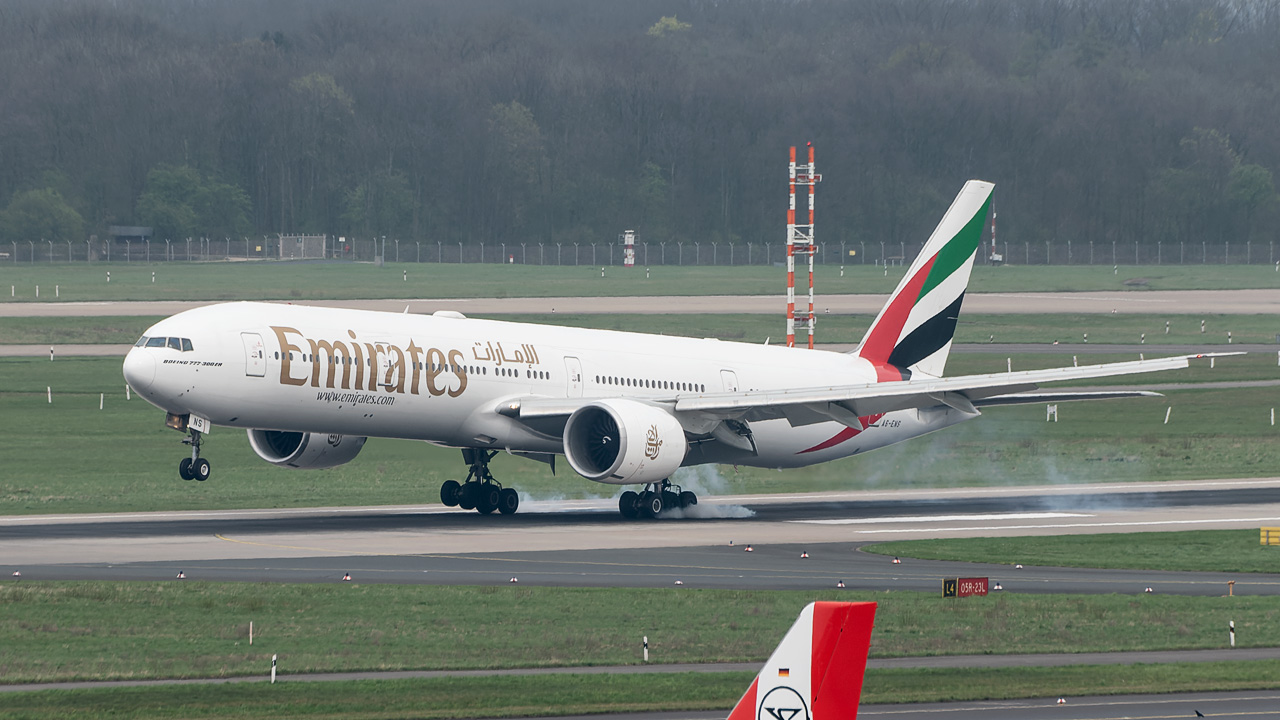 A6-ENS Emirates Boeing 777-300(ER)