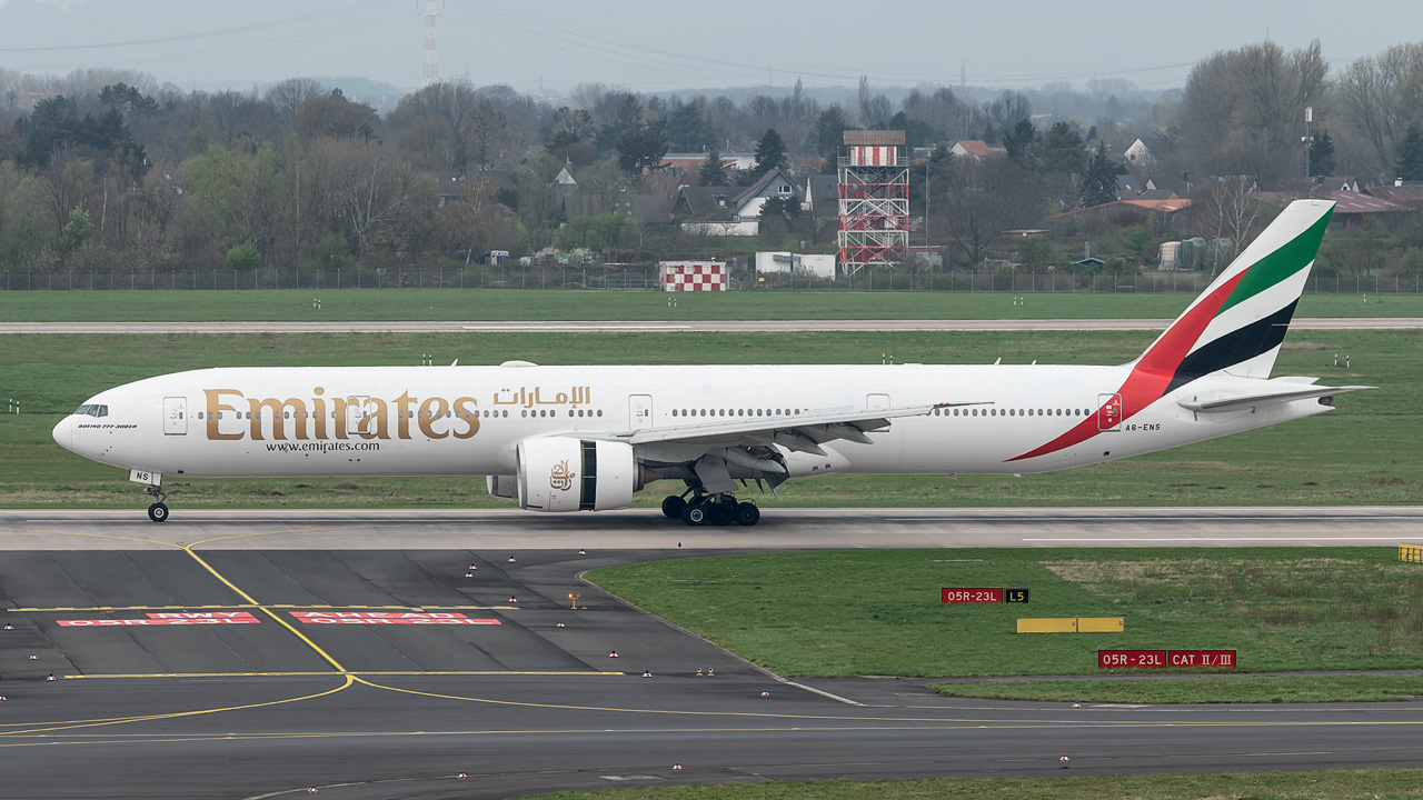 A6-ENS Emirates Boeing 777-300(ER)