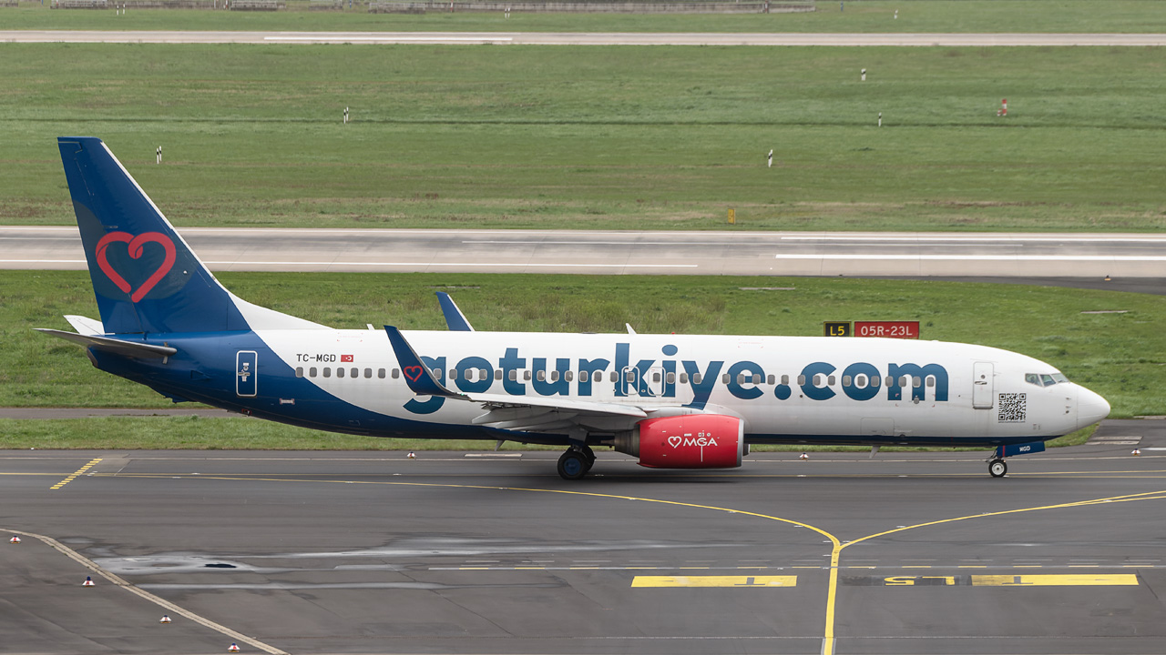 TC-MGD Mavi Gok Airlines (MGA) Boeing 737-800