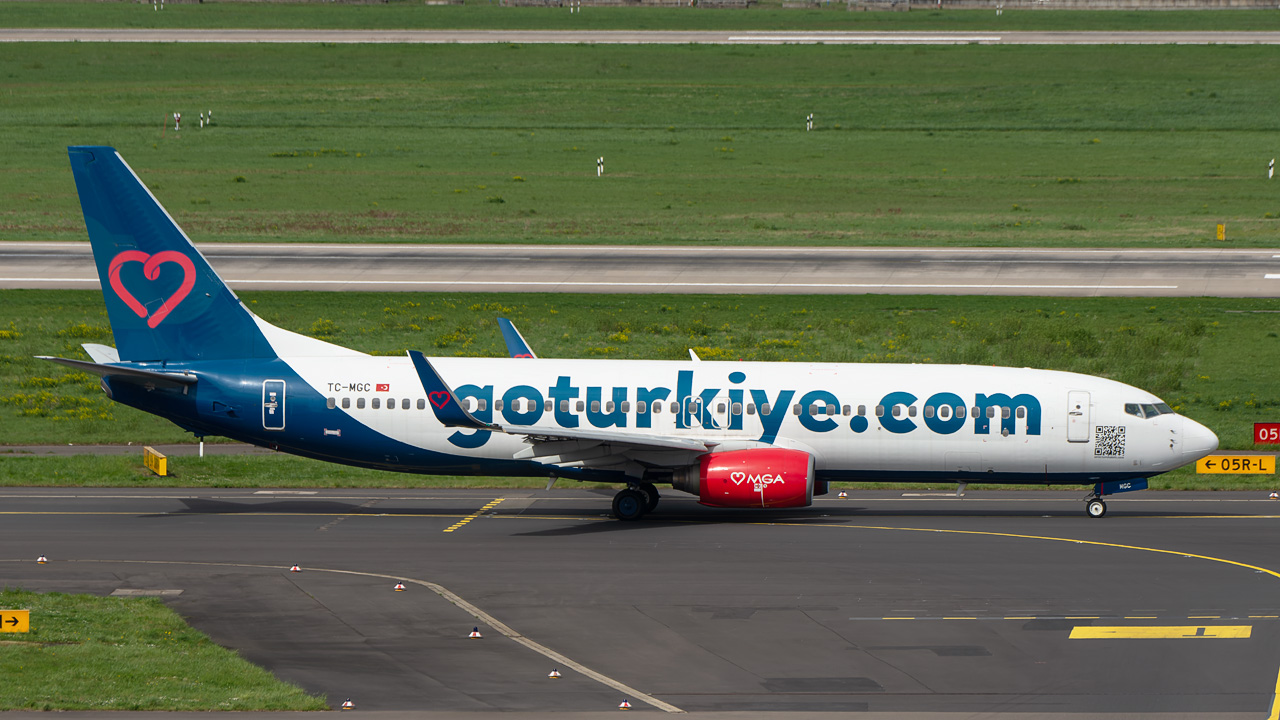 TC-MGC Mavi Gok Airlines (MGA) Boeing 737-800