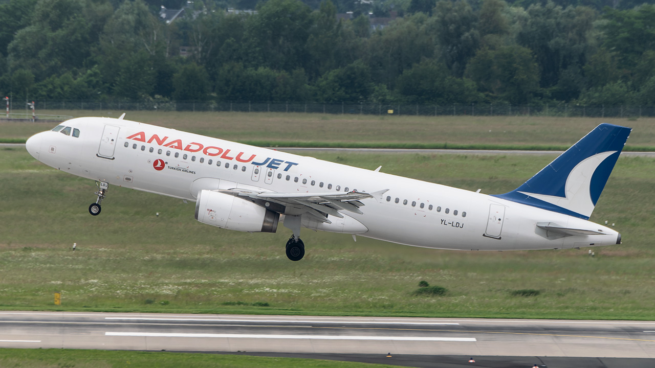 YL-LDJ AnadoluJet (SmartLynx) Airbus A320-200