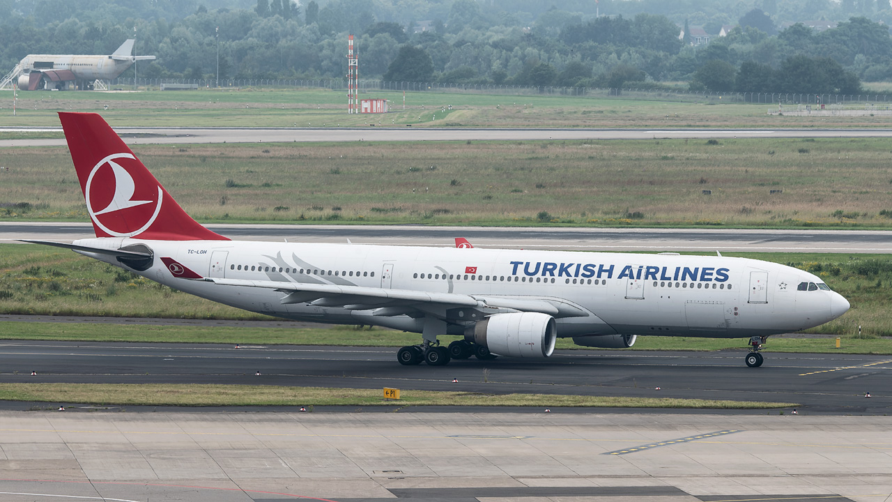 TC-LOH Turkish Airlines Airbus A330-200