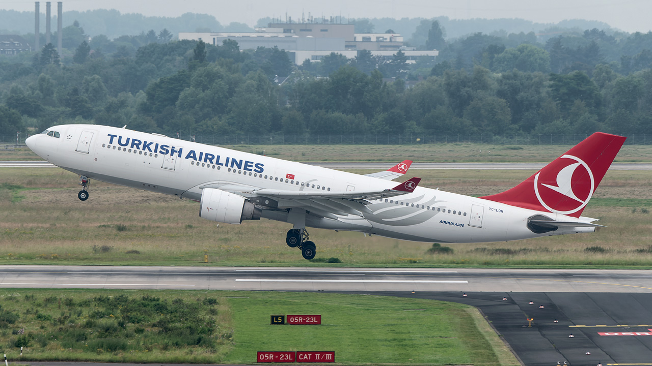 TC-LOH Turkish Airlines Airbus A330-200