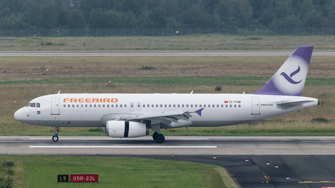 TC-FHM Freebird Airlines Airbus A320-200