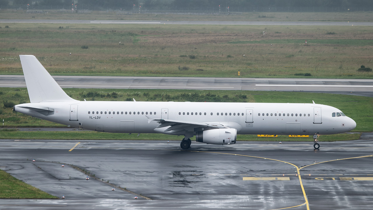 YL-LDV SmartLynx Airbus A321-200