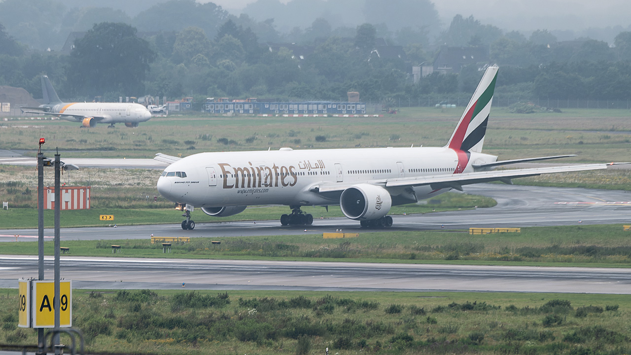 A6-ENN Emirates Boeing 777-300(ER)