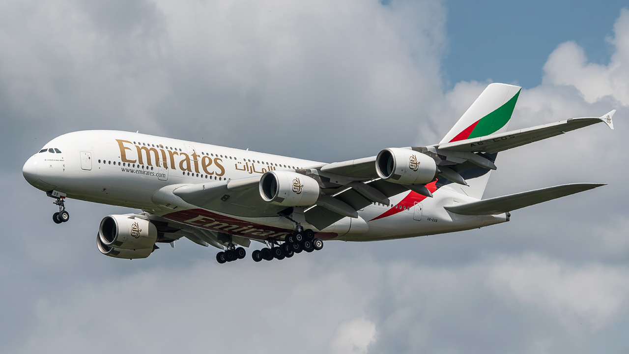 A6-EOS Emirates Airbus A380-800