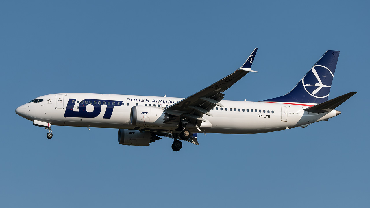 SP-LVH LOT Polish Airlines Boeing 737 MAX 8