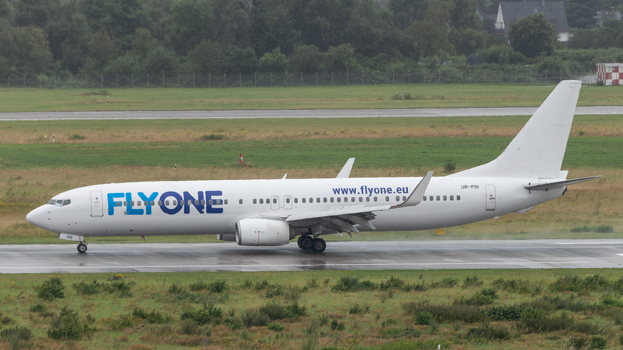 UR-PSI FlyOne (Windrose Airlines) Boeing 737-900(ER)