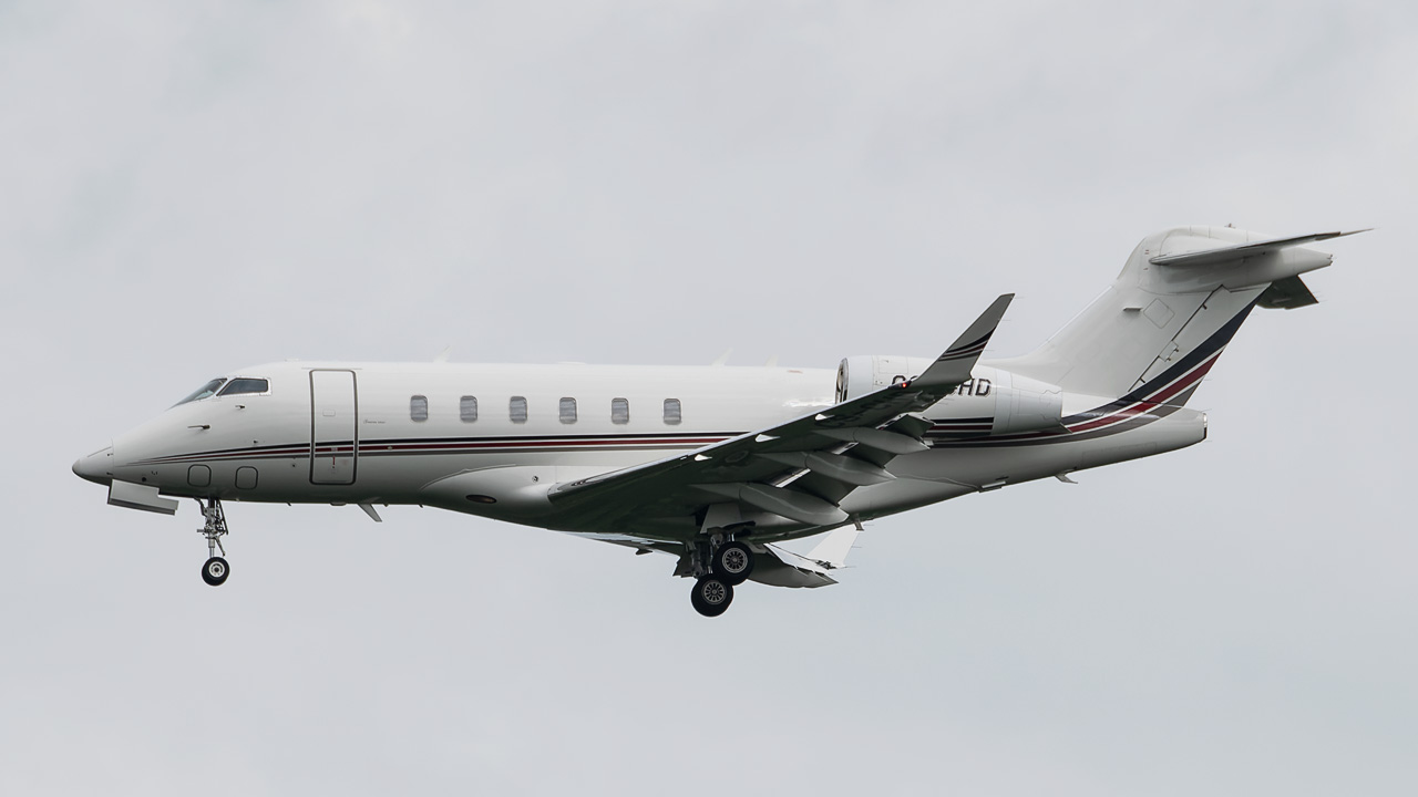 CS-CHD NetJets Europe Bombardier BD-100-1A10 Challanger 350