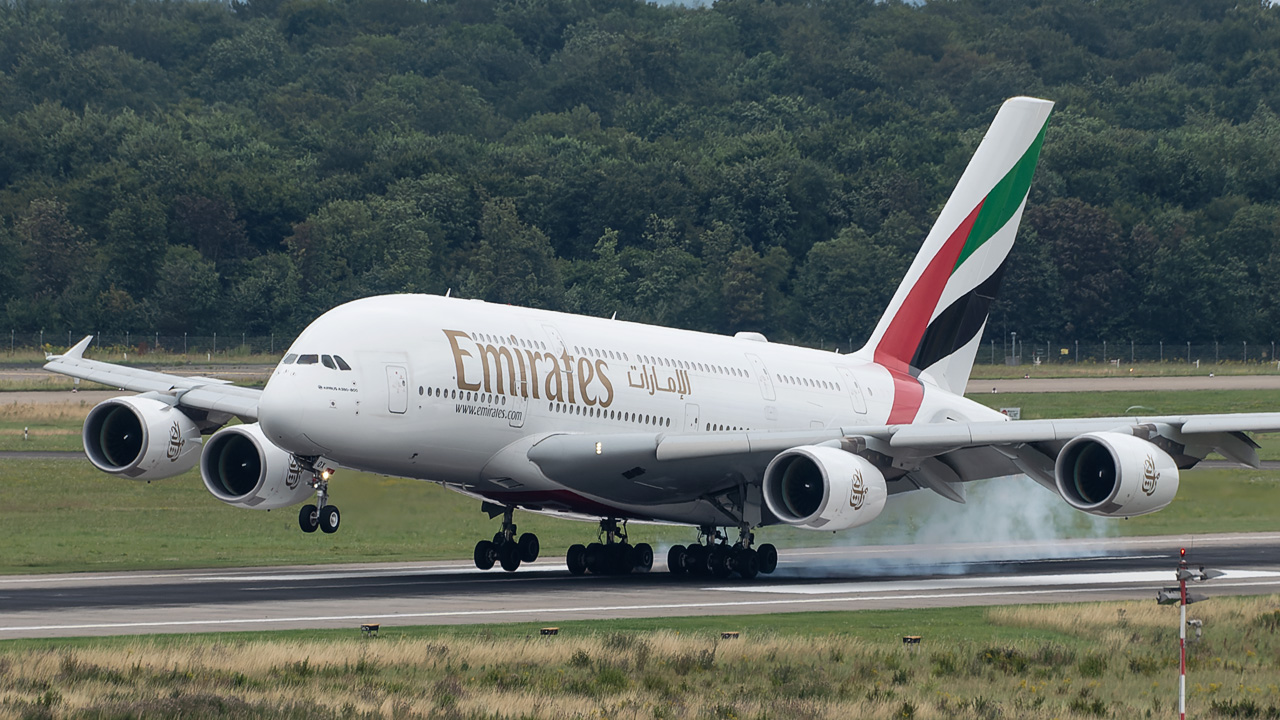 A6-EOX Emirates Airbus A380-800