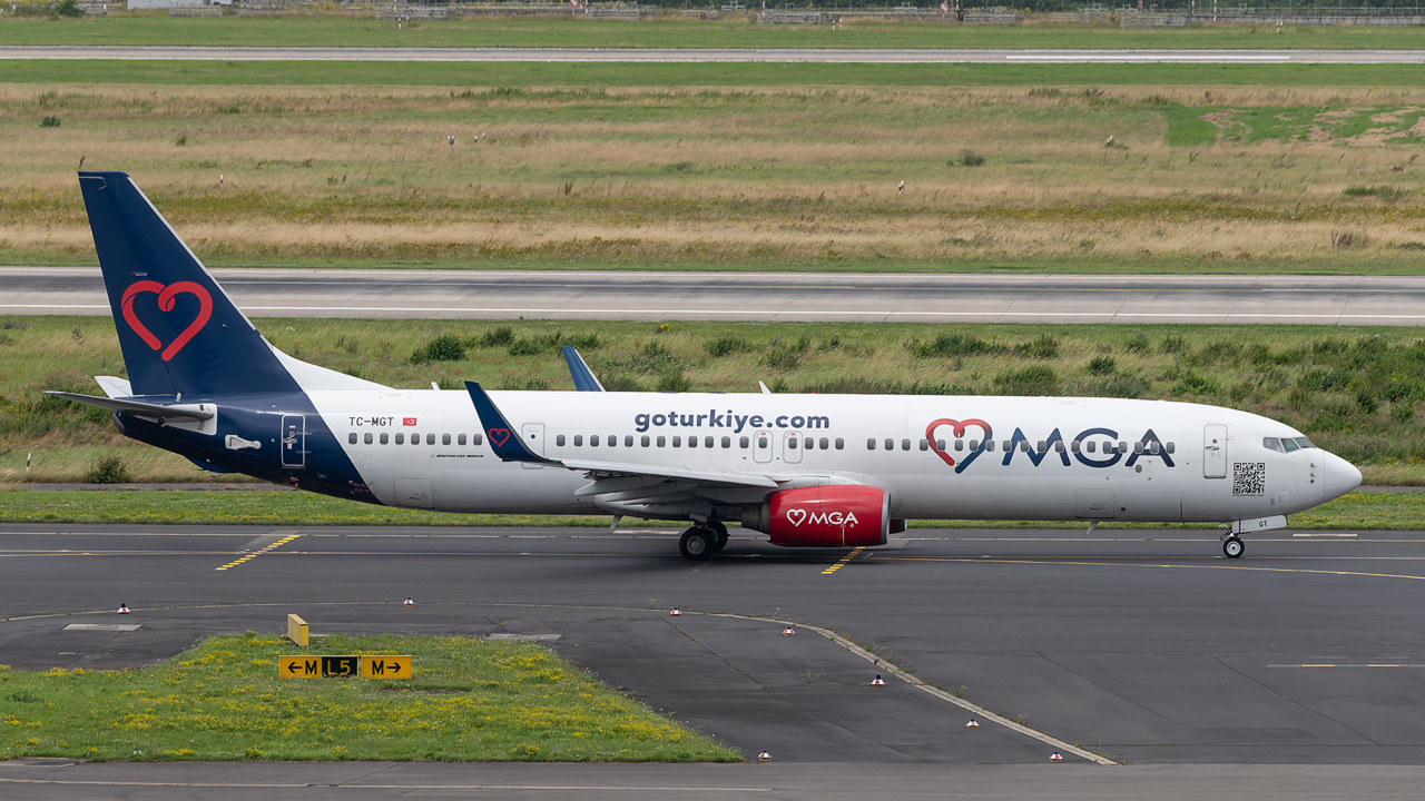 TC-MGT Mavi Gok Airlines Boeing 737-900(ER)