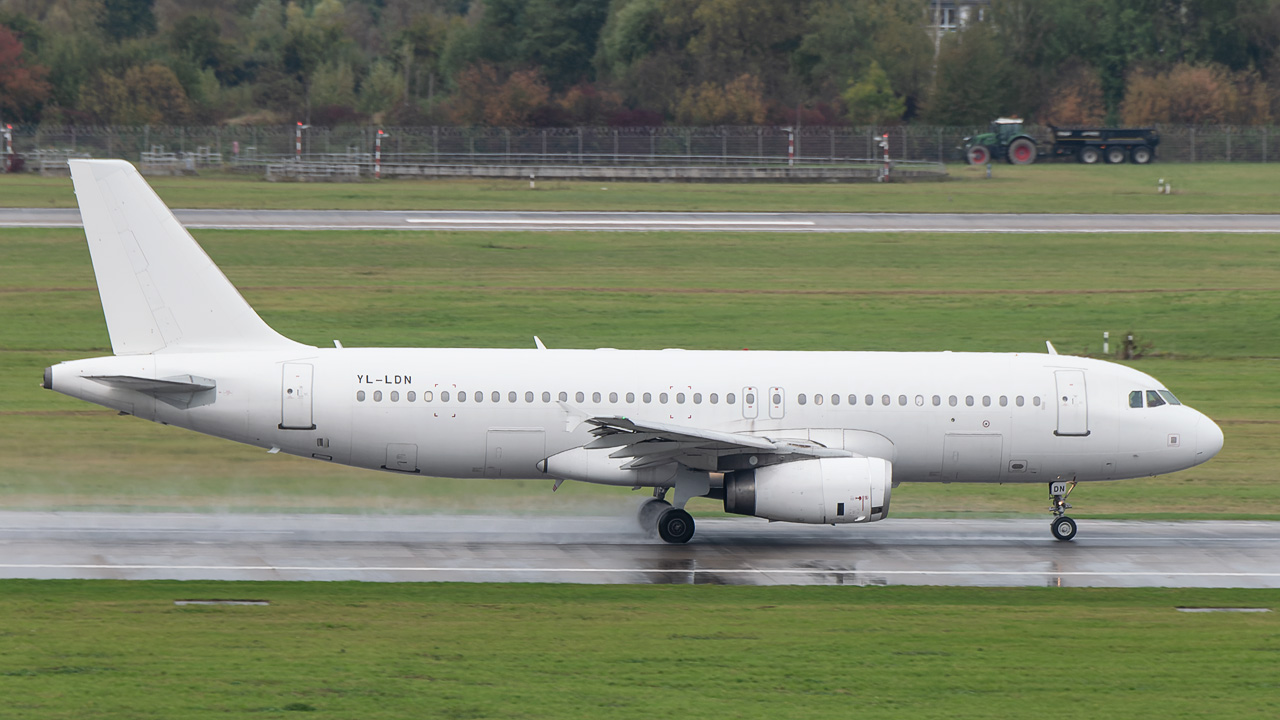 YL-LDN SmartLynx Airbus A320-200