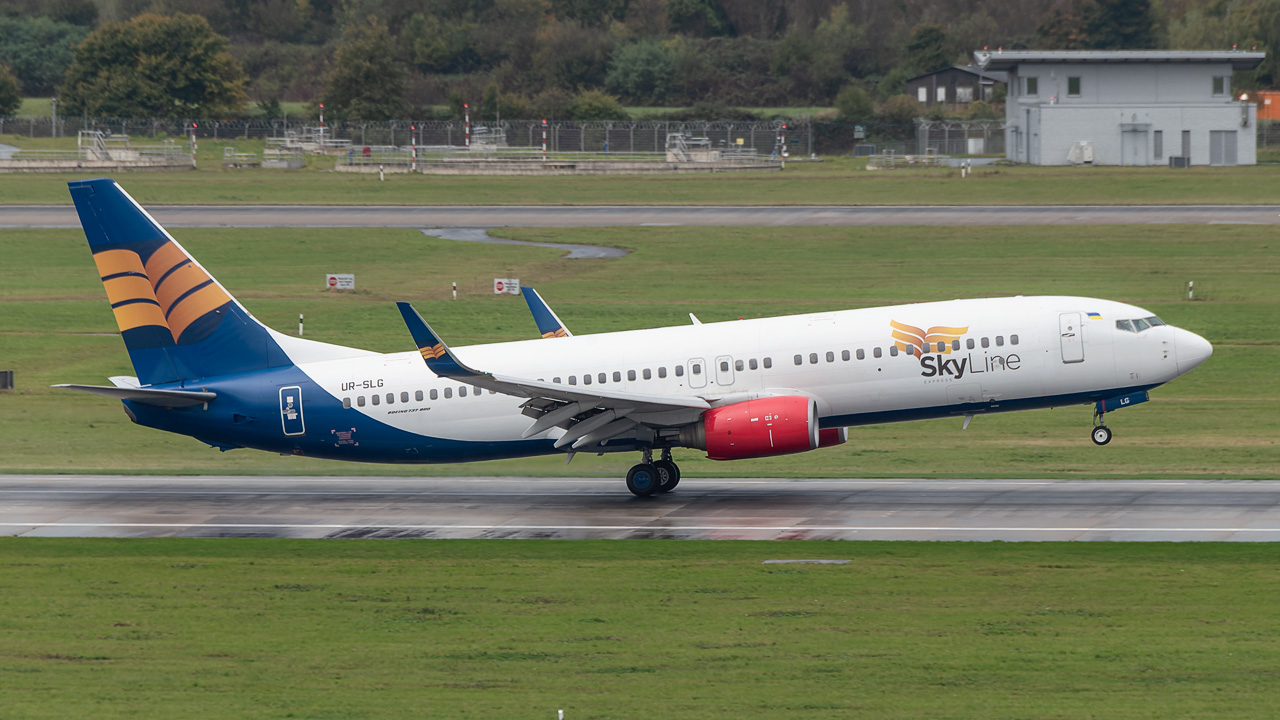 UR-SLG Skyline Express Airline Boeing 737-800