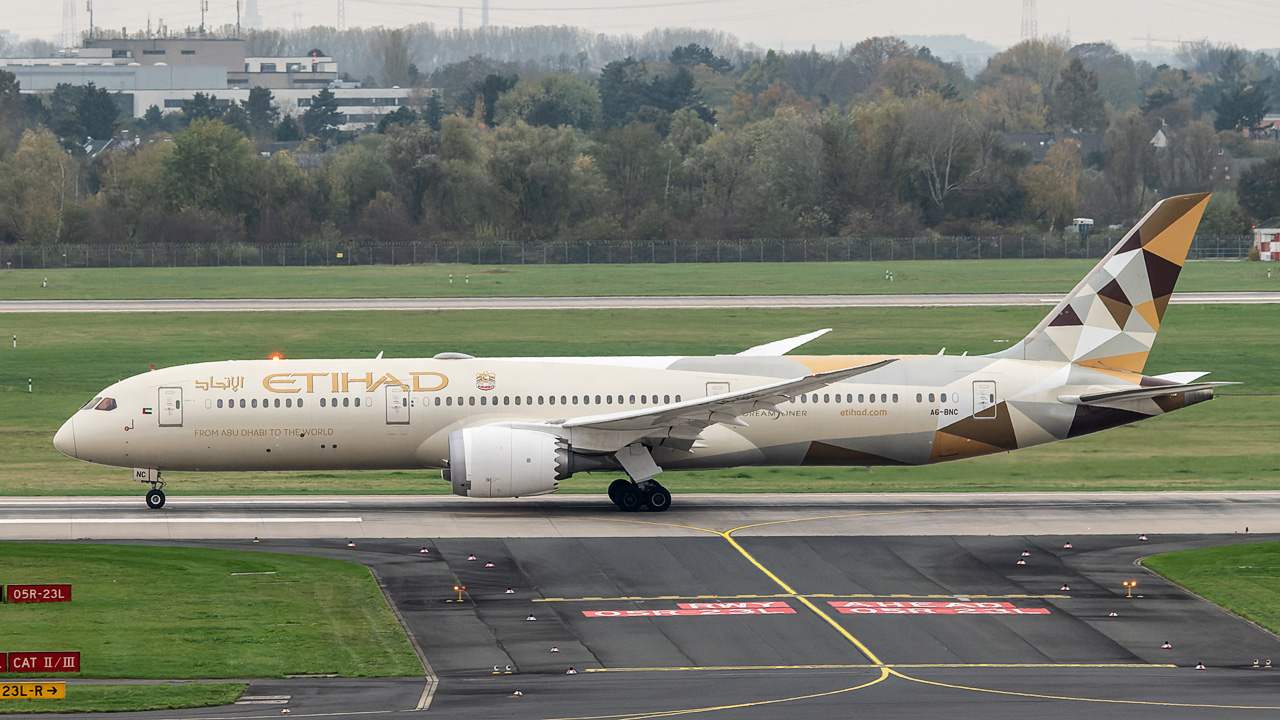 A6-BNC Etihad Airways Boeing 787-9 Dreamliner