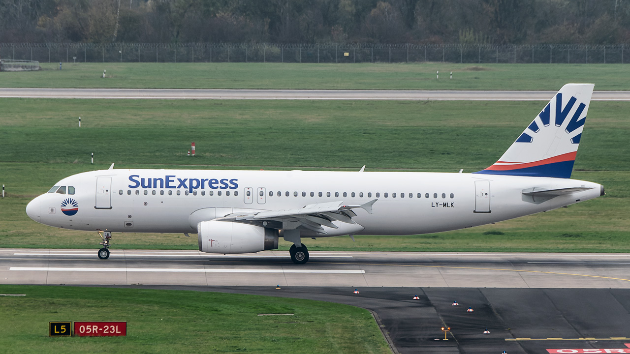 LY-MLK SunExpress (Avion Express) Airbus A320-200