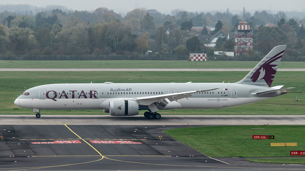 A7-BHP Qatar Airways Boeing 787-9 Dreamliner