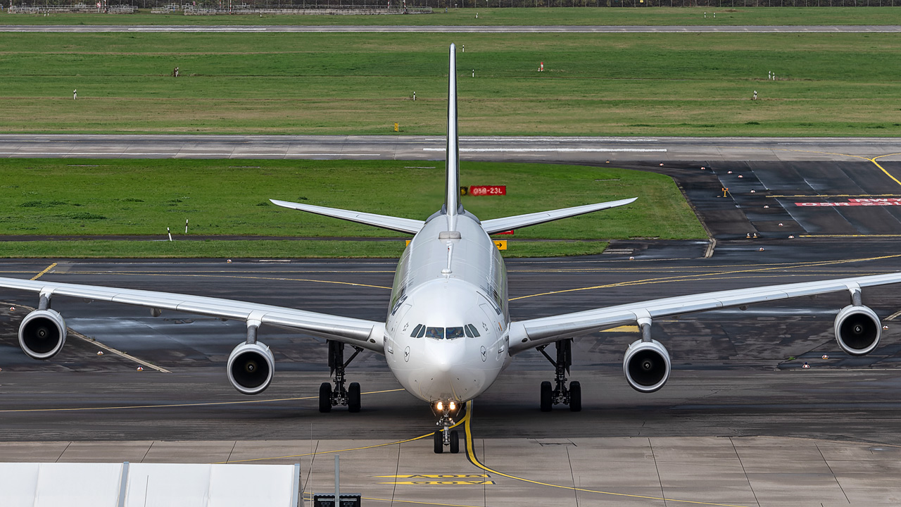 D-AIGO Lufthansa Airbus A340-300