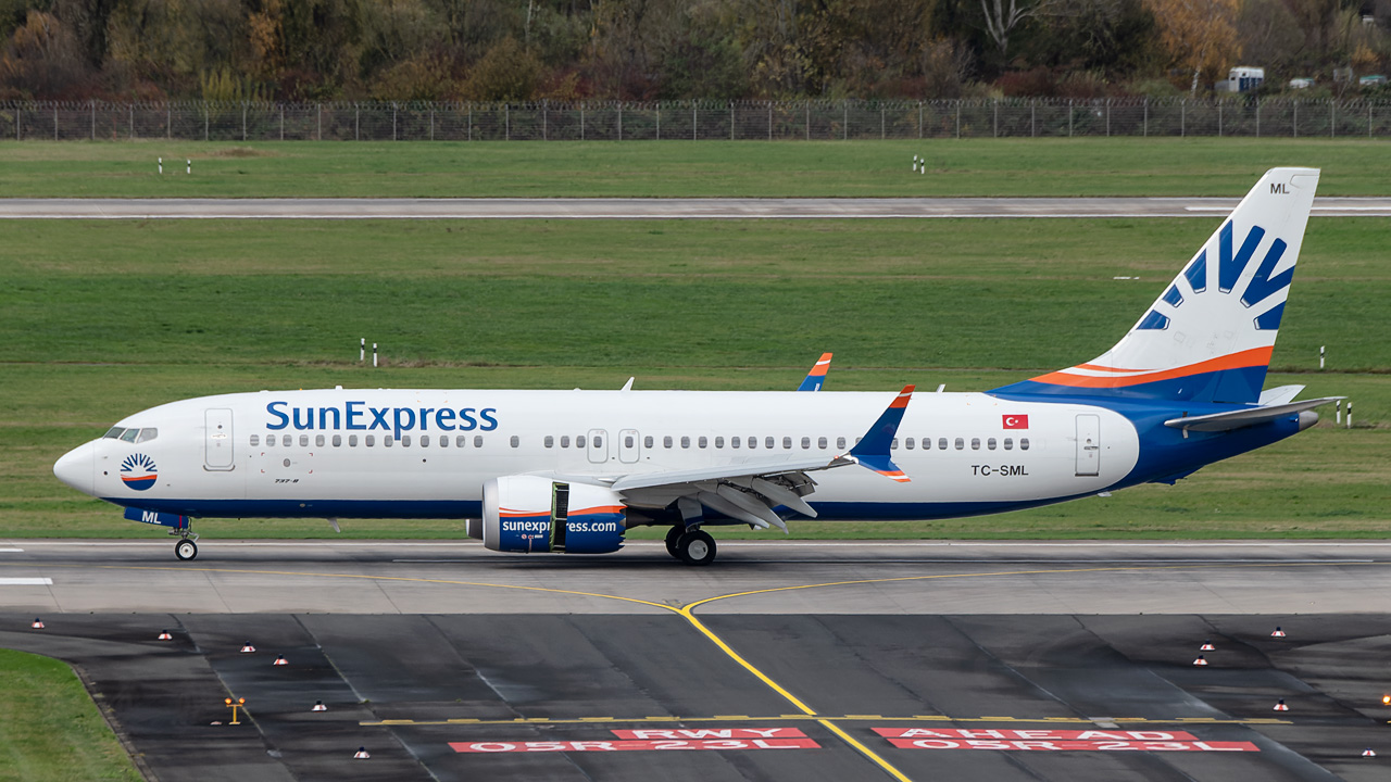 TC-SML SunExpress Boeing 737 MAX 8