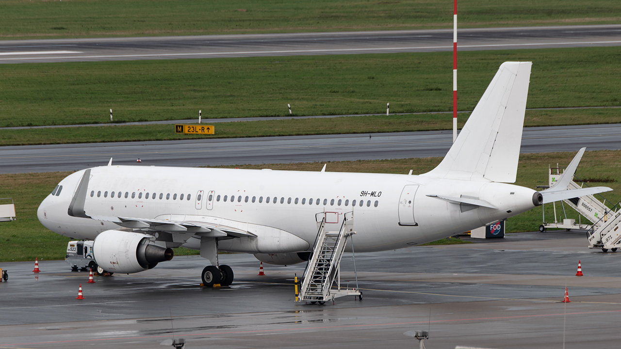 9H-MLO Avion Express Malta Airbus A320-200/S