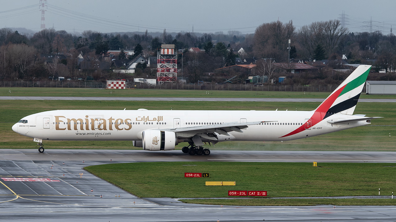 A6-EPF Emirates Boeing 777-300(ER)