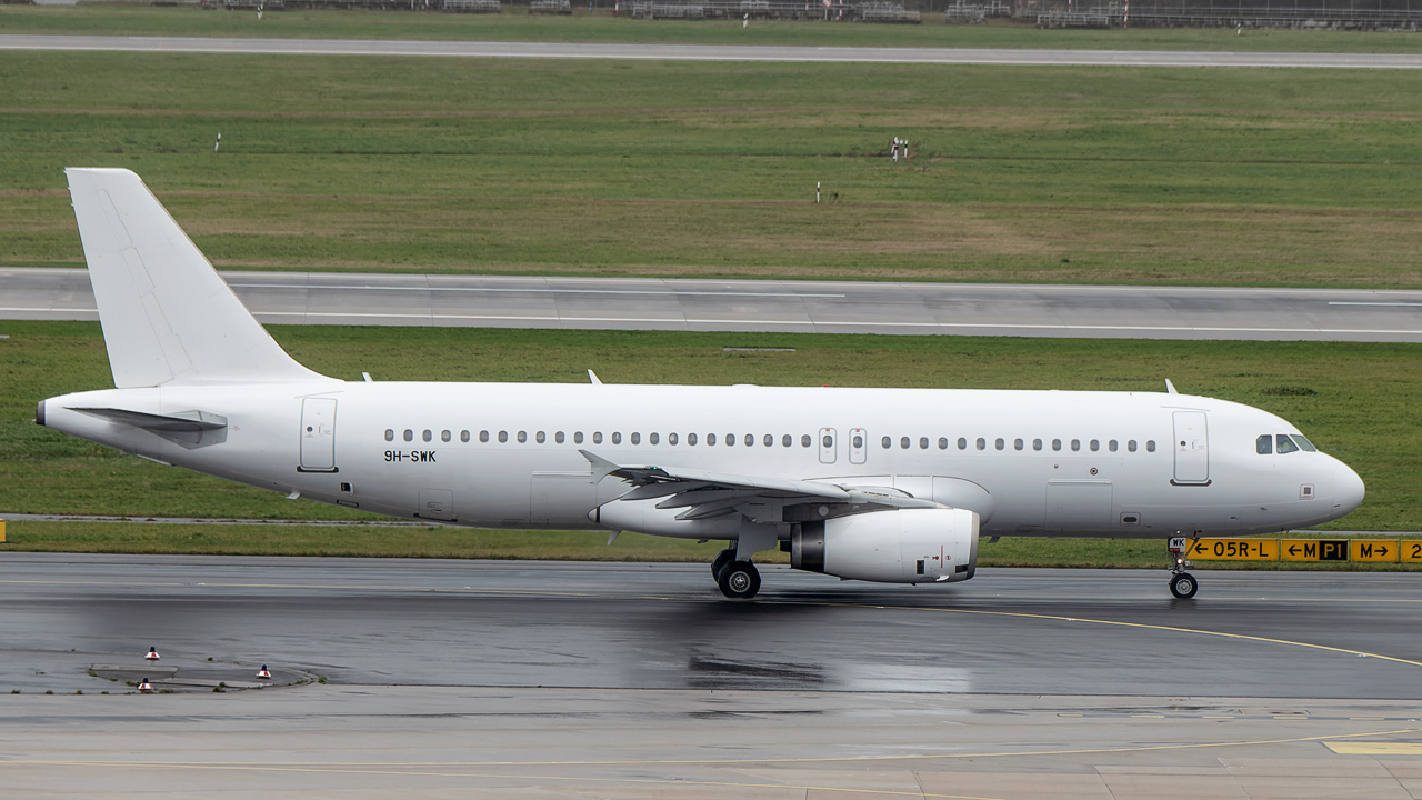 9H-SWK Avion Express Malta Airbus A320-200