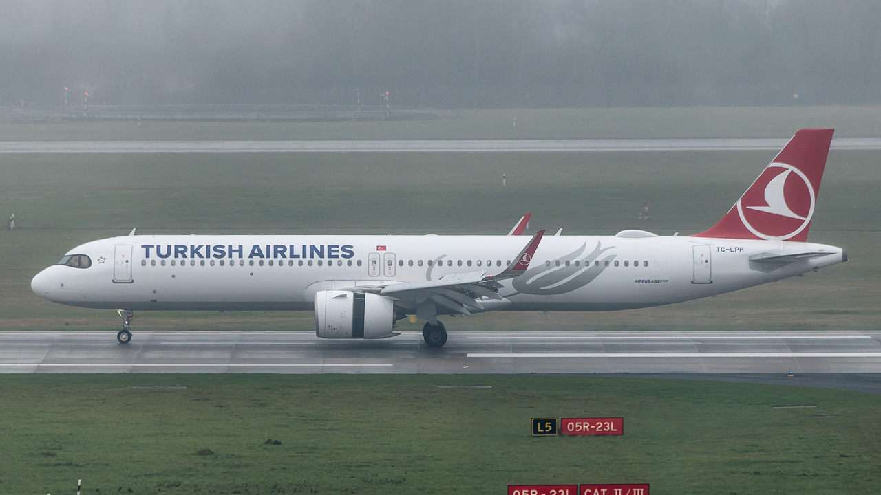 TC-LPH Turkish Airlines Airbus A321-200neo